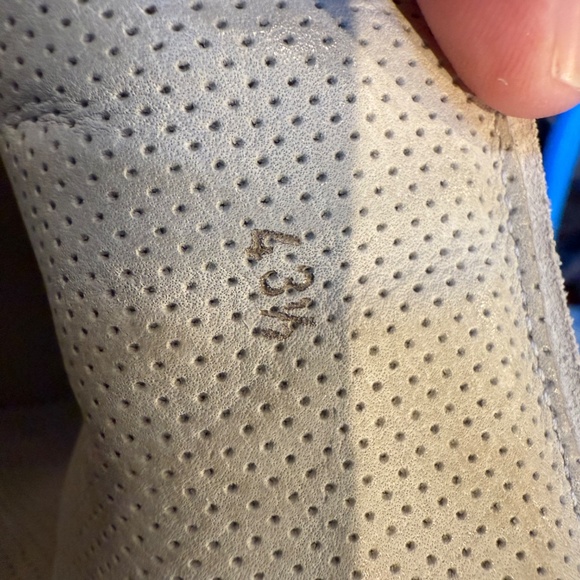 Calfskin sneakers - Picture 8 of 9